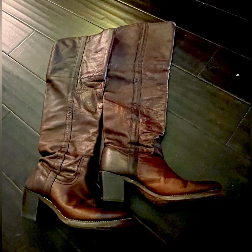 Vintage FRYE Knee High Brown Leather Boots. Size 7.5.